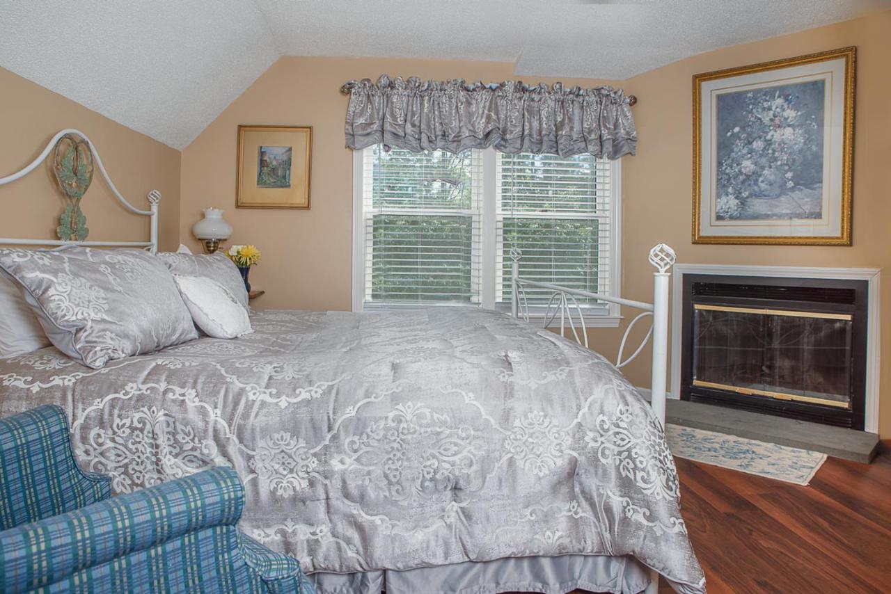 | Inn at Ellis River