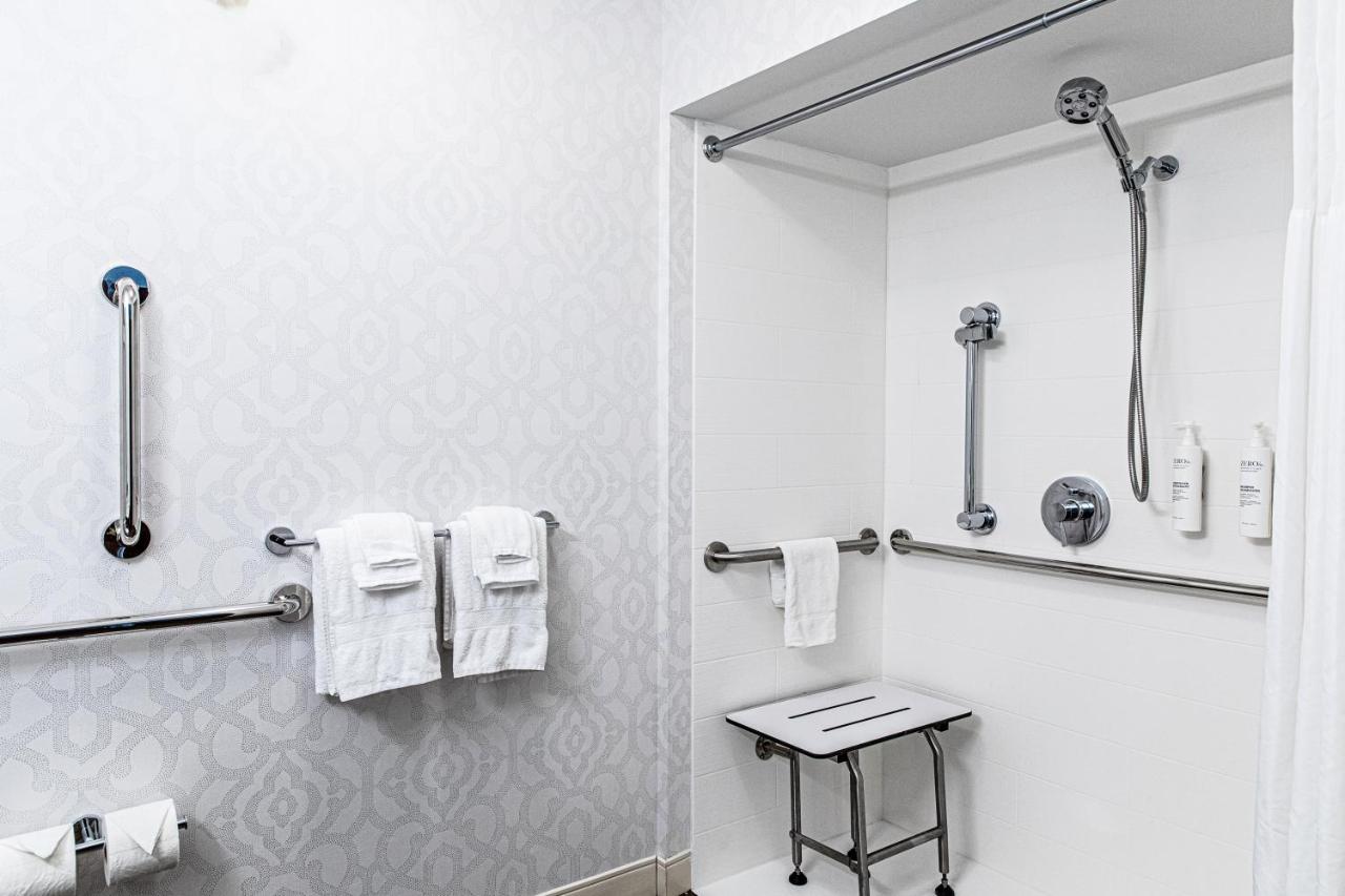 King Room - Disability Access/Non-Smoking at Hampton Inn & Suites Charleston/West Ashley