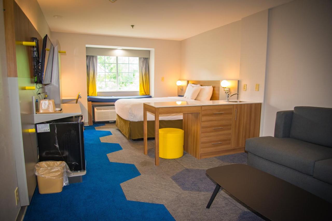 Queen Suite - Non-Smoking at Microtel Inn & Suites by Wyndham Daphne/Mobile