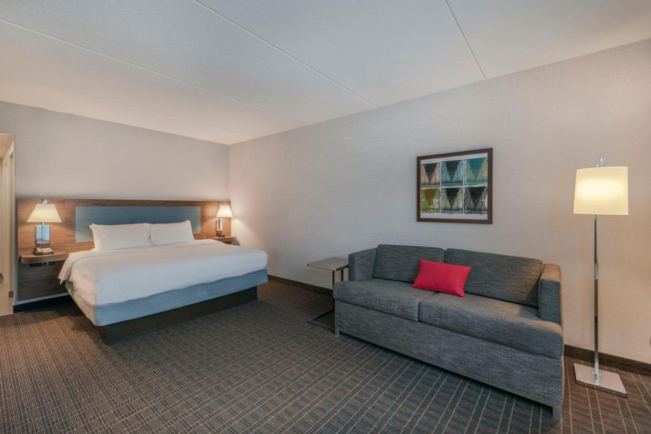 Deluxe King Room - Non-Smoking at Hampton Inn & Suites Burlington, NC