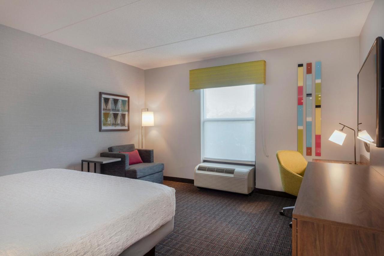 King Room at Hampton Inn & Suites Burlington, NC