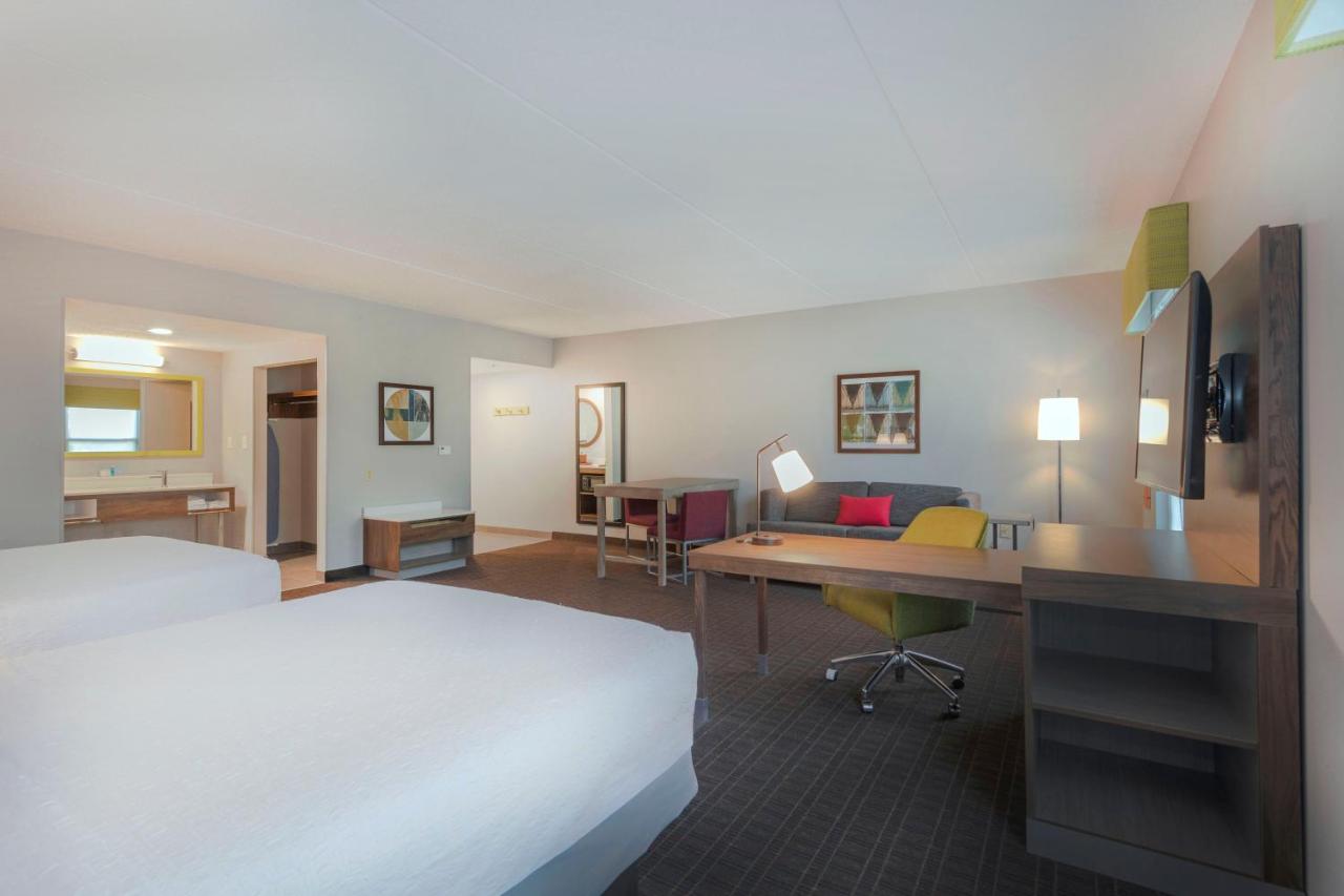 Queen Room with Two Queen Beds - Non-Smoking at Hampton Inn & Suites Burlington, NC