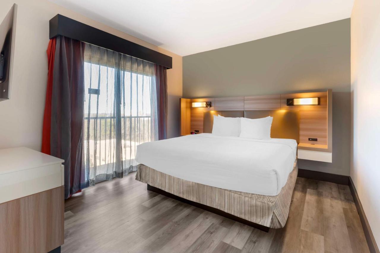 | Best Western Plus Atlanta Airport East