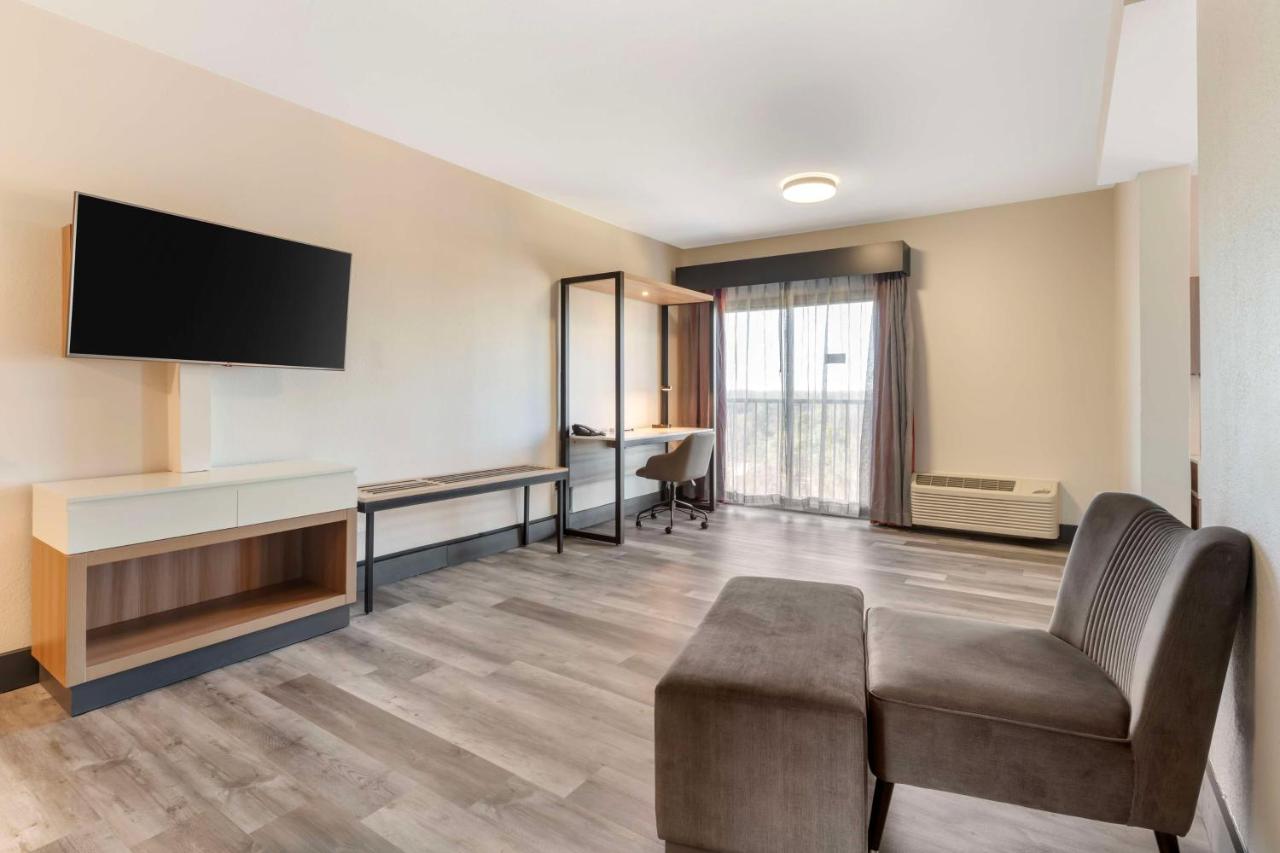 | Best Western Plus Atlanta Airport East