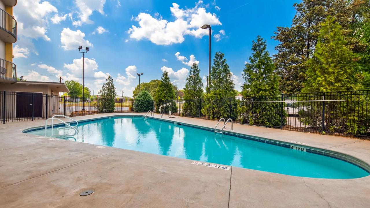 | Best Western Plus Atlanta Airport East