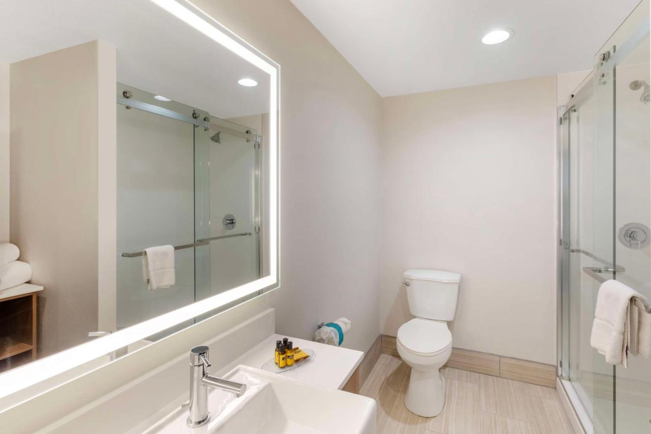 | Best Western Plus Atlanta Airport East