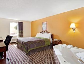 King Suite with Spa Bath- Non-Smoking at Super 8 by Wyndham Forrest City AR