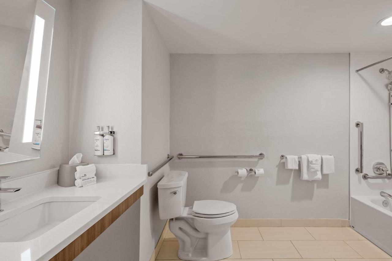 1 Qn Std Mobil Access Tub Sngle Sofa Bed at Holiday Inn Express Hershey - Harrisburg Area by IHG