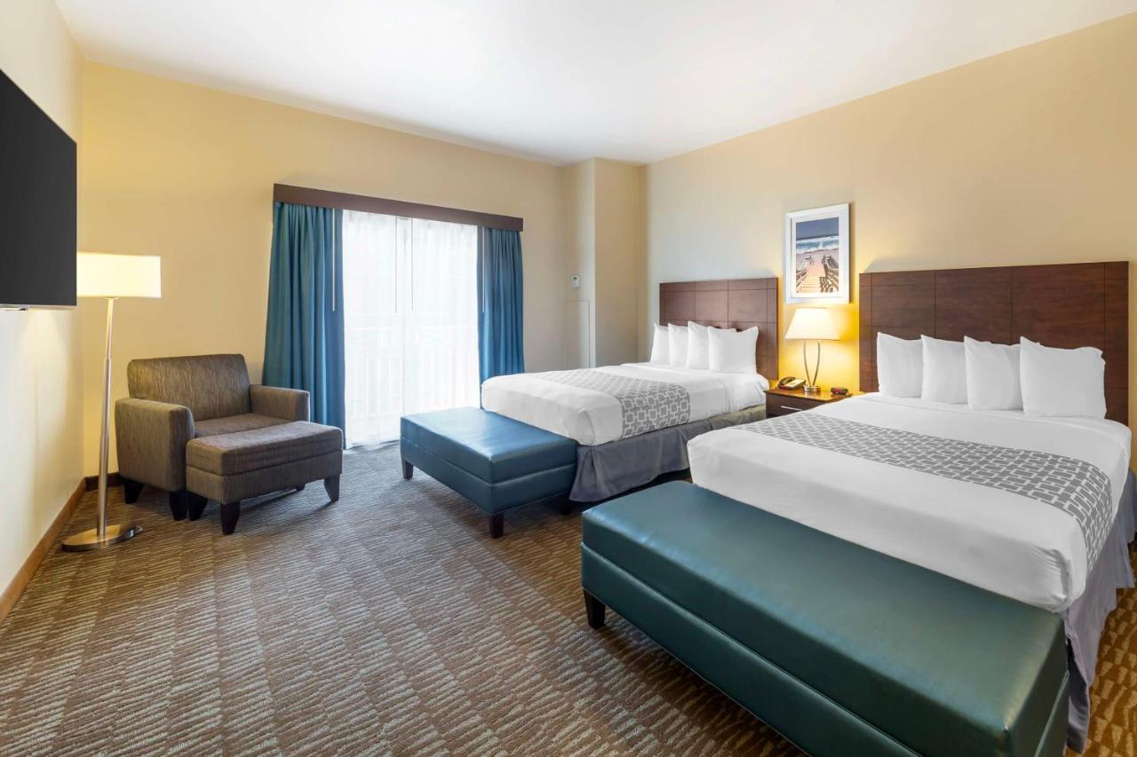Queen Suite with 2 Queen Beds at Best Western Naples Plaza Hotel