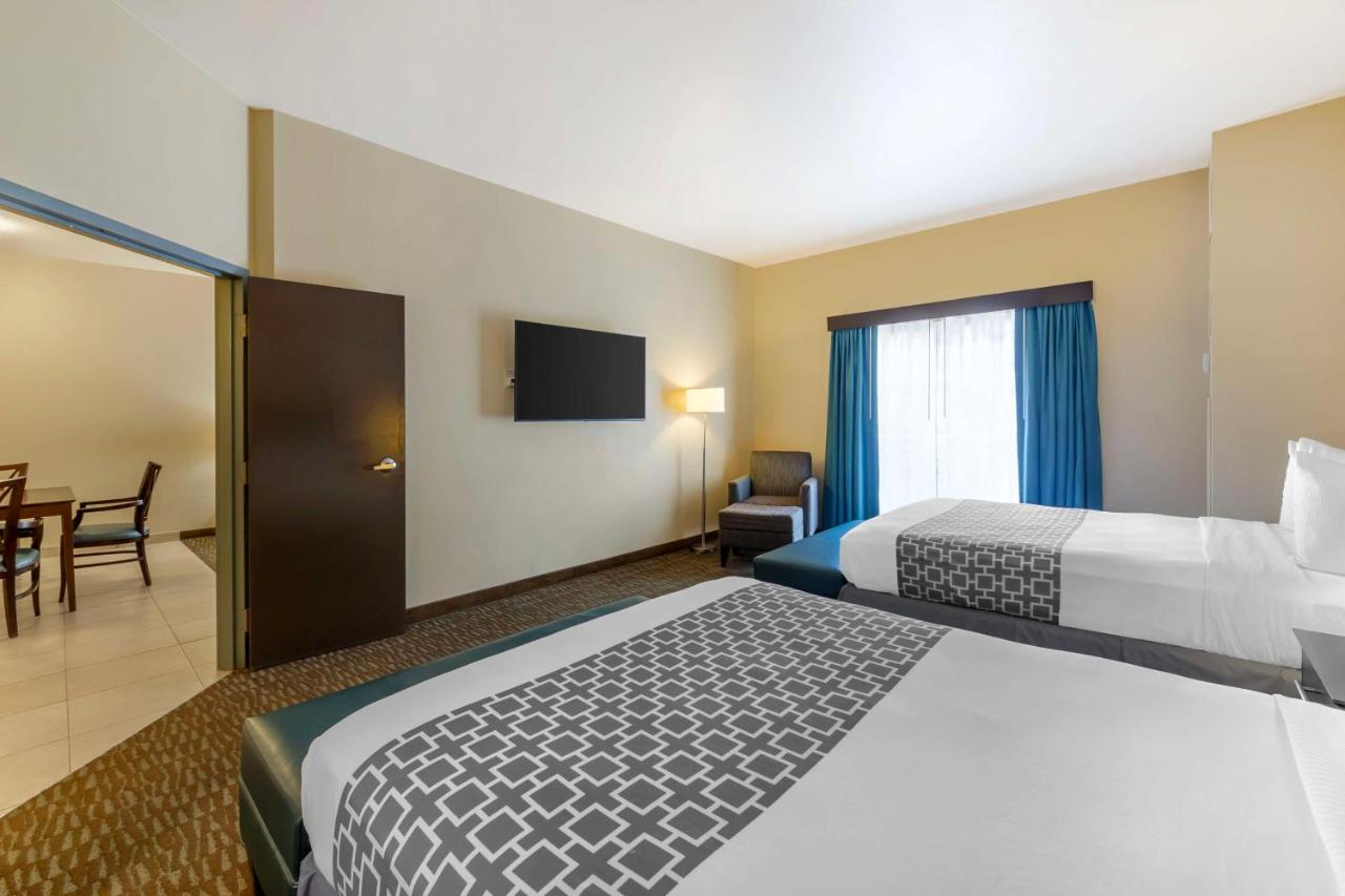 Queen Suite with 2 Queen Beds at Best Western Naples Plaza Hotel