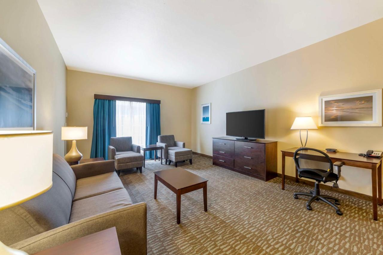 Queen Suite with 2 Queen Beds at Best Western Naples Plaza Hotel