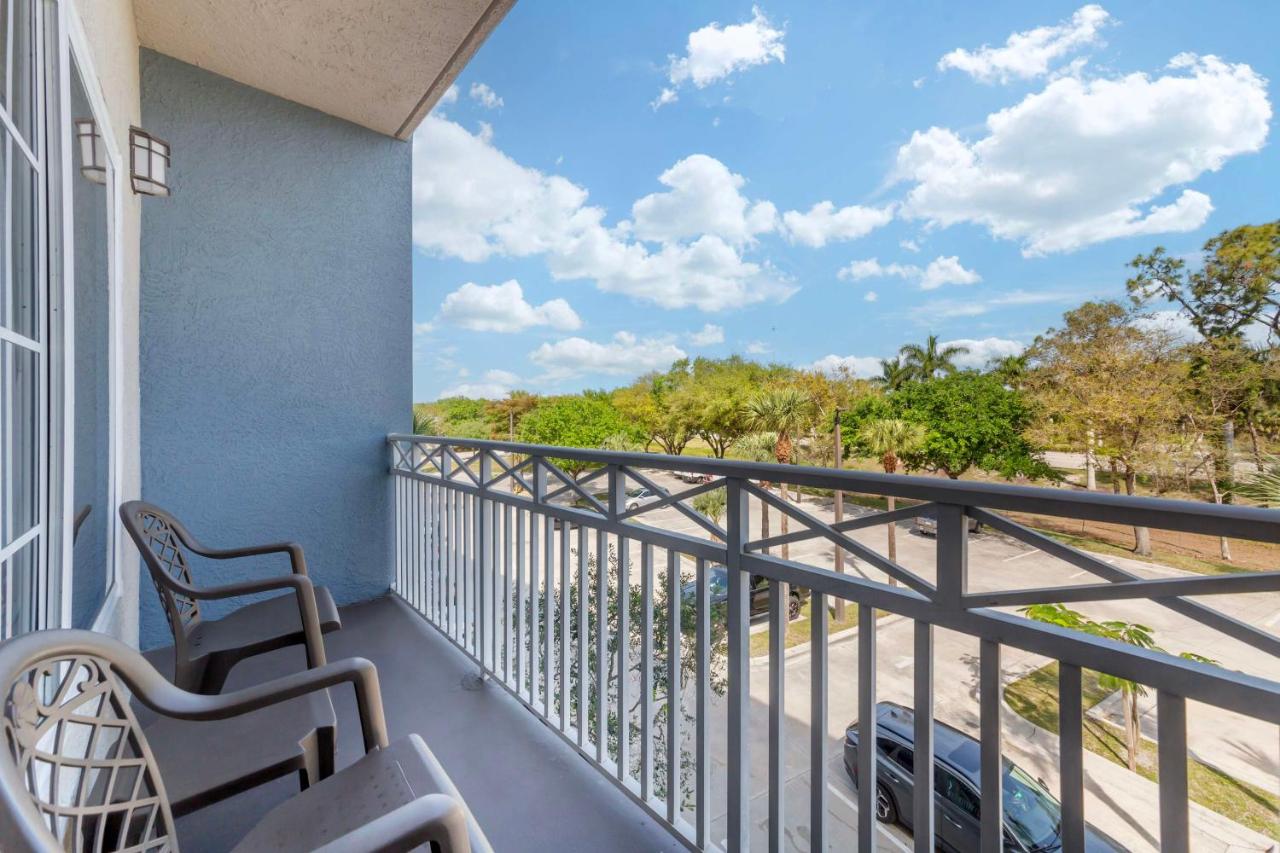 King Room at Best Western Naples Plaza Hotel