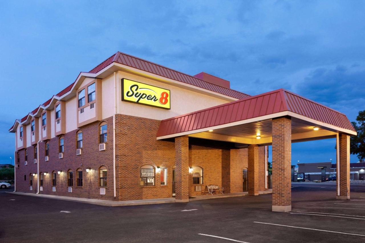 | Super 8 by Wyndham Colorado Springs/Afa Area