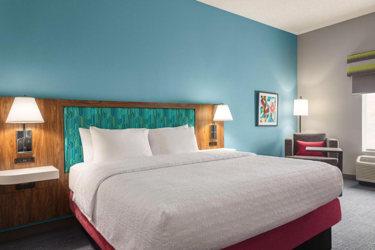 Executive King Room - Non-Smoking at Hampton Inn & Suites Springfield, MO