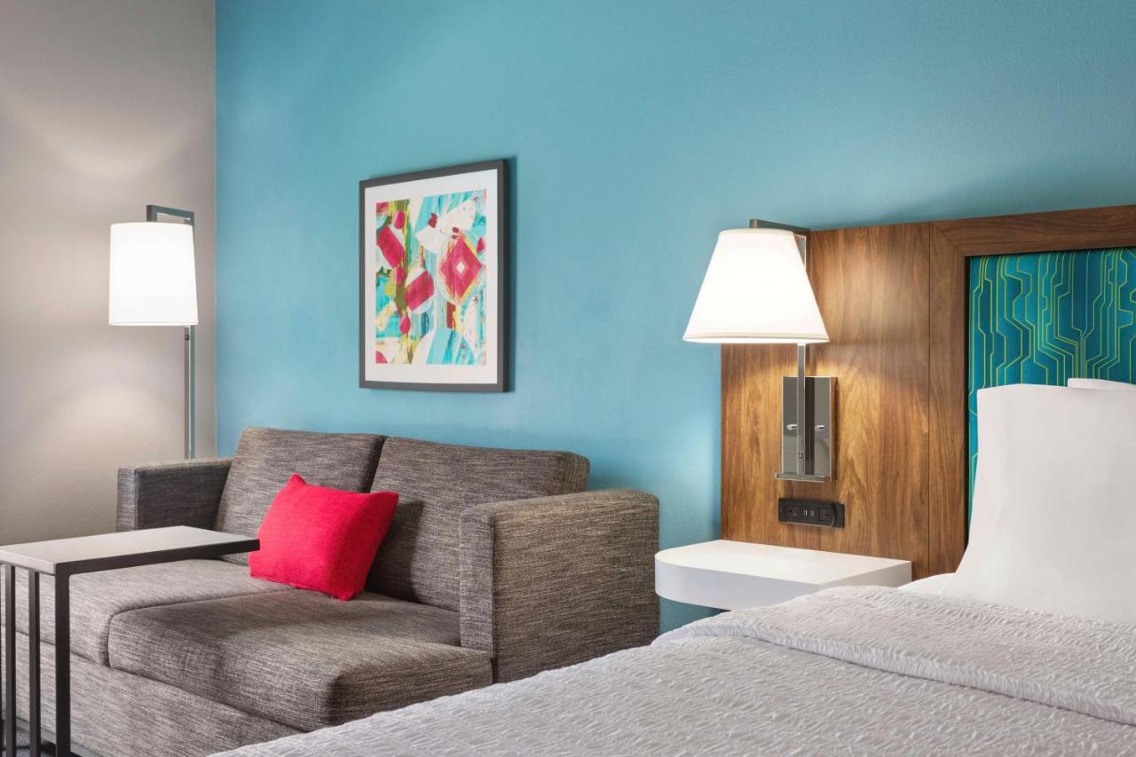King Room with Sofa Bed at Hampton Inn & Suites Springfield, MO