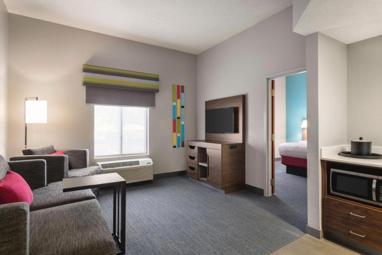 One-Bedroom King Suite with Kitchenette at Hampton Inn & Suites Springfield, MO