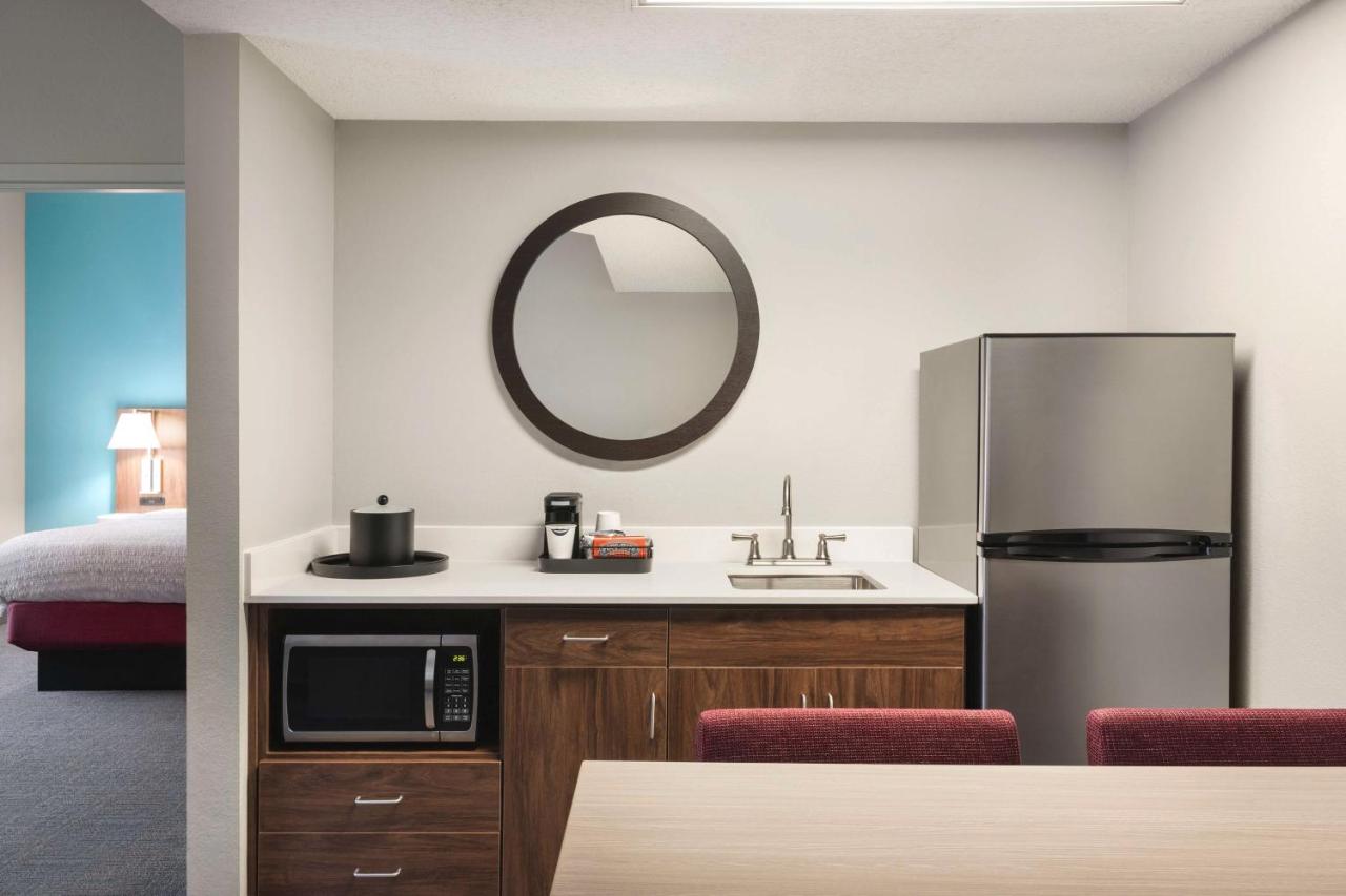 One-Bedroom King Suite with Kitchenette at Hampton Inn & Suites Springfield, MO