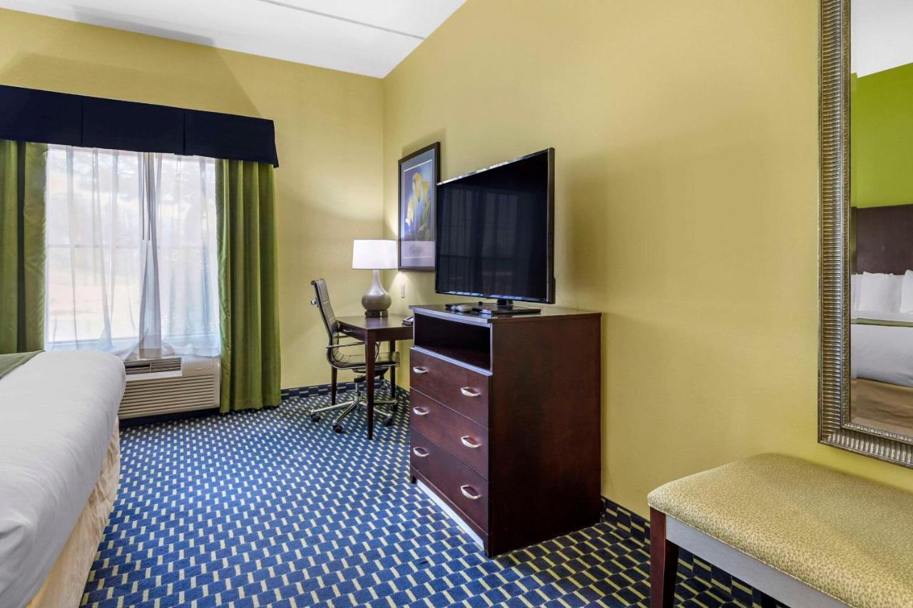 King Room - Accessible/Non-Smoking at Comfort Inn Athens