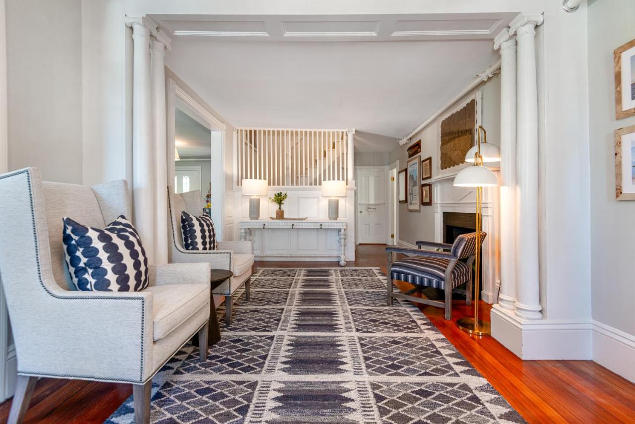 | Martin House Inn