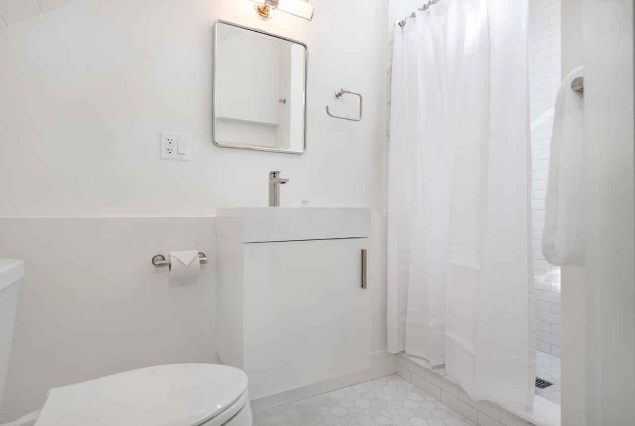 | Martin House Inn