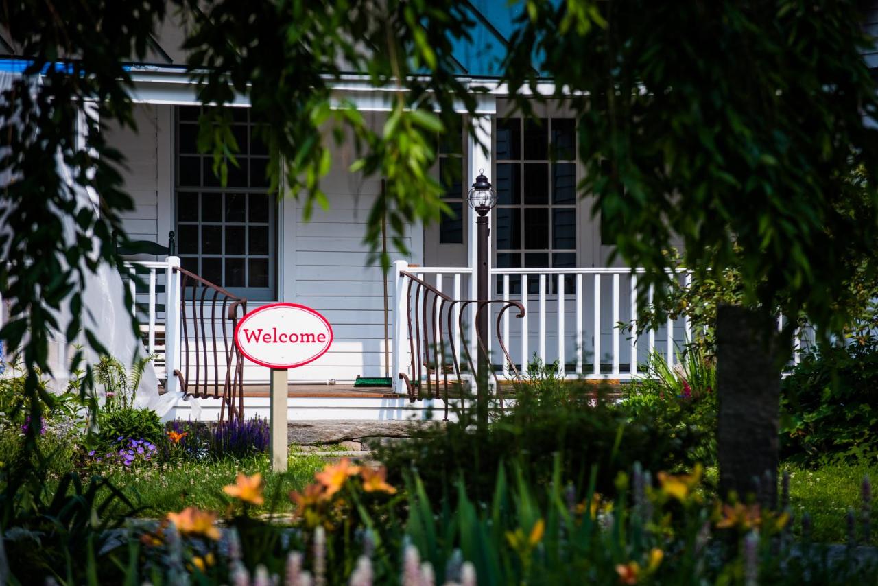 | Four Columns Inn