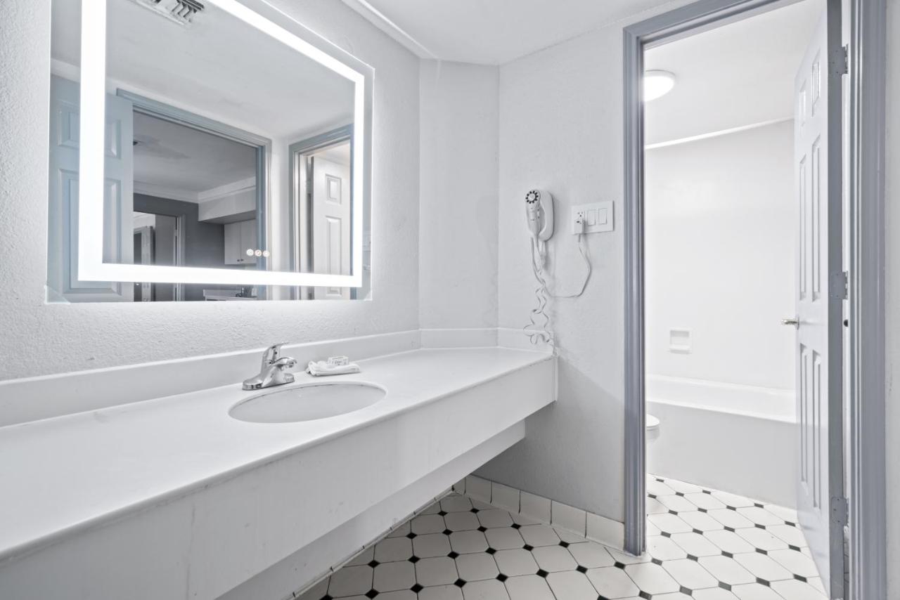 King Suite - Non-Smoking at La Quinta Inn by Wyndham Corpus Christi North