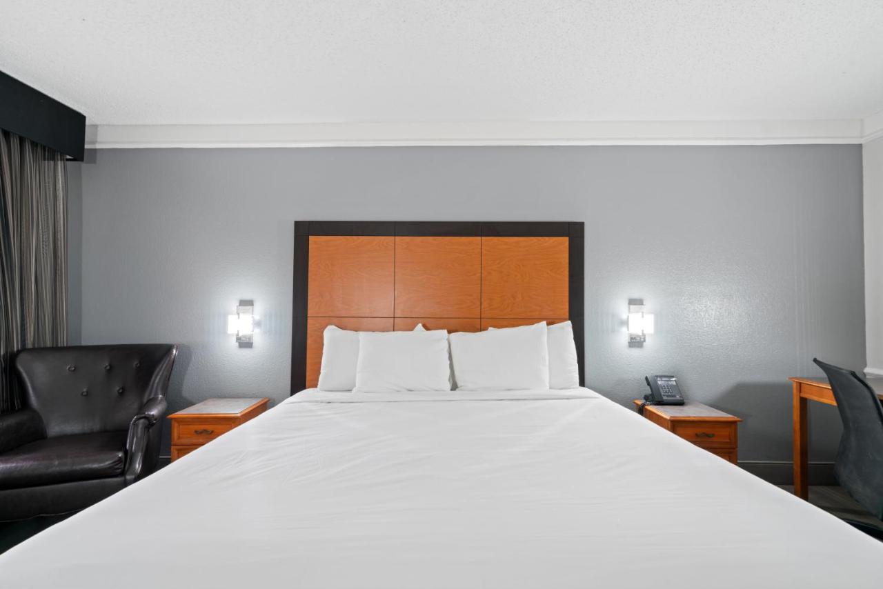 King Suite - Non-Smoking at La Quinta Inn by Wyndham Corpus Christi North