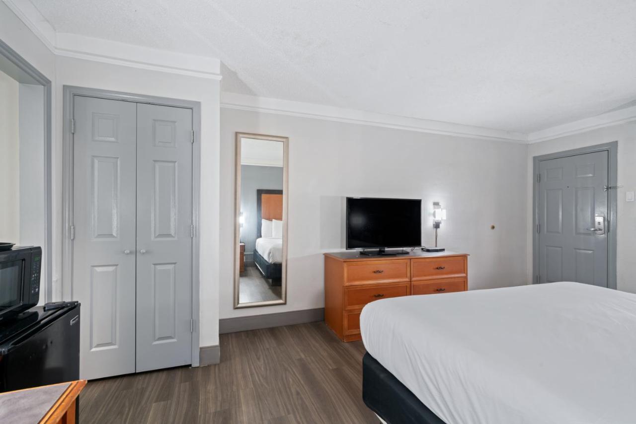 King Suite - Non-Smoking at La Quinta Inn by Wyndham Corpus Christi North