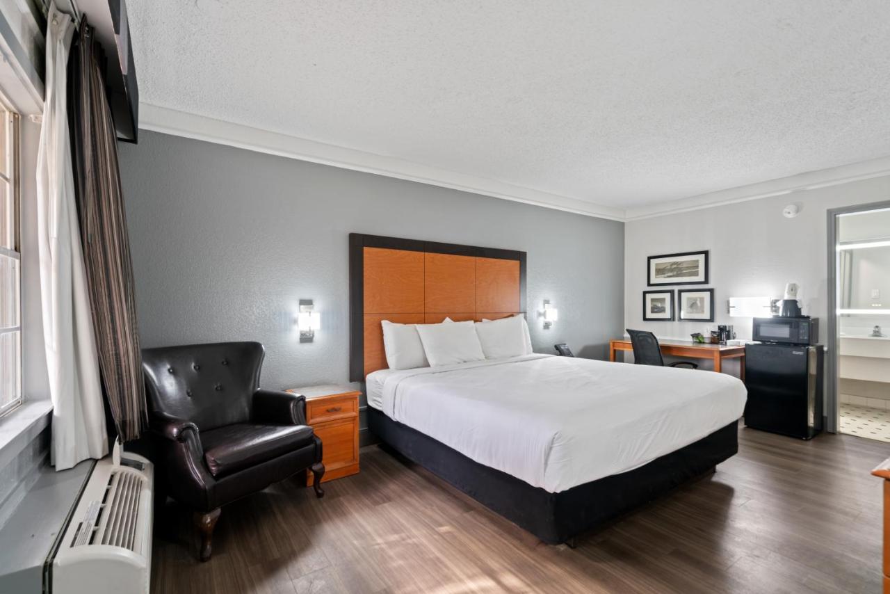 King Suite - Non-Smoking at La Quinta Inn by Wyndham Corpus Christi North