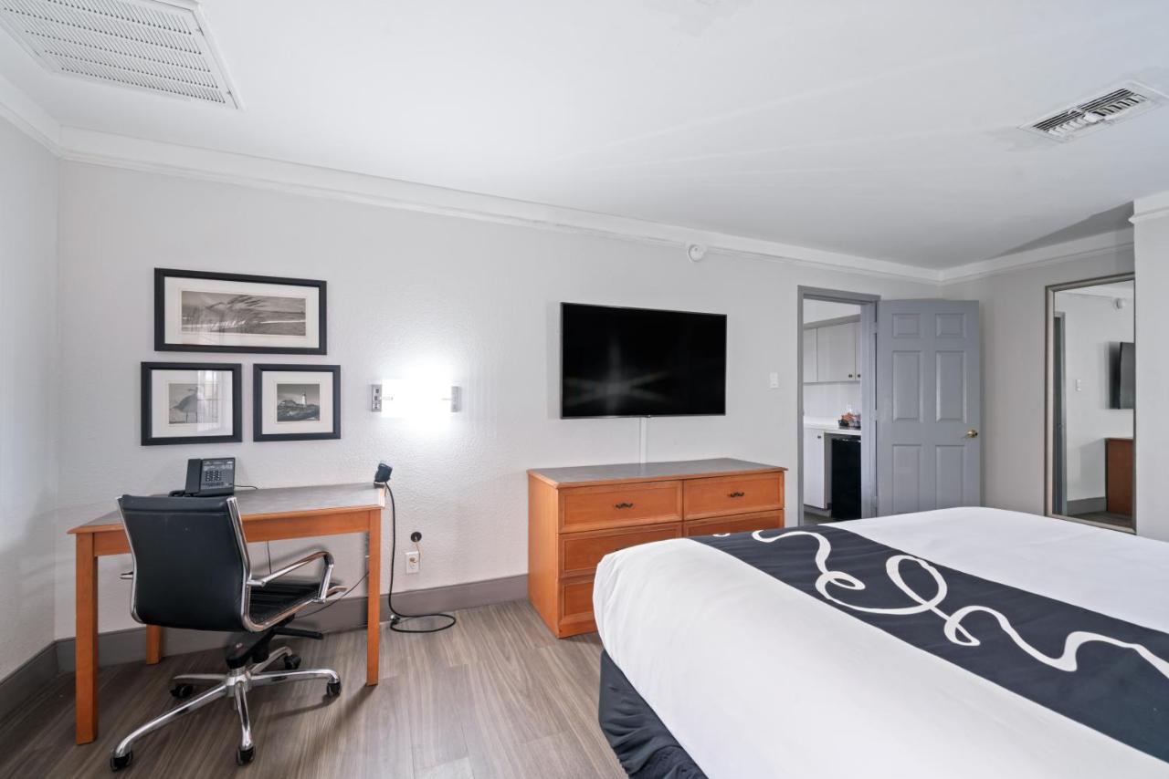 King Suite - Non-Smoking at La Quinta Inn by Wyndham Corpus Christi North