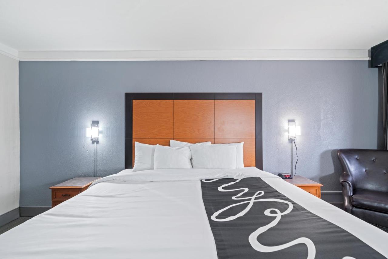 Deluxe King Room at La Quinta Inn by Wyndham Corpus Christi North