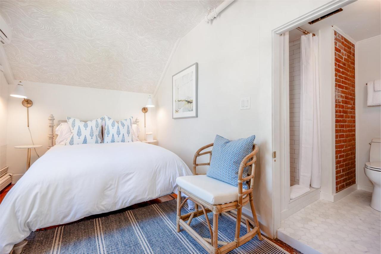 | Martin House Inn