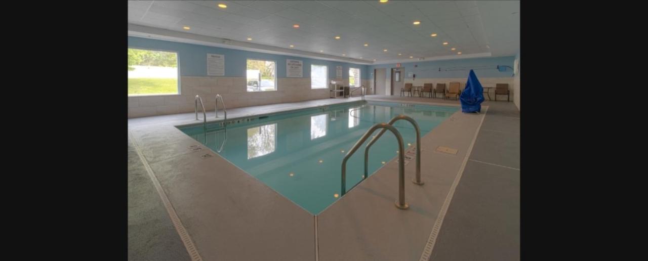 | Holiday Inn Express Hartford-Newington, an IHG Hotel