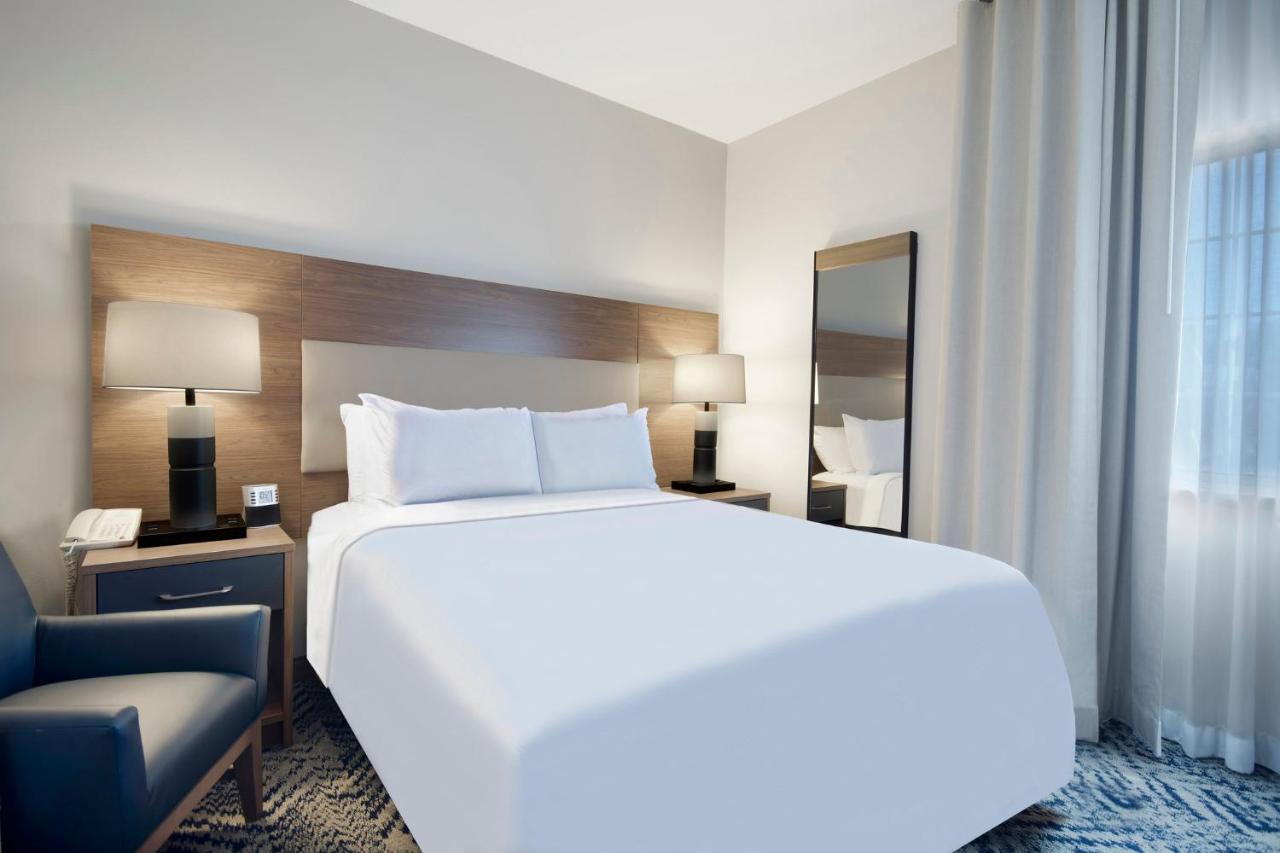 | Candlewood Suites Buffalo Amherst, an IHG Hotel