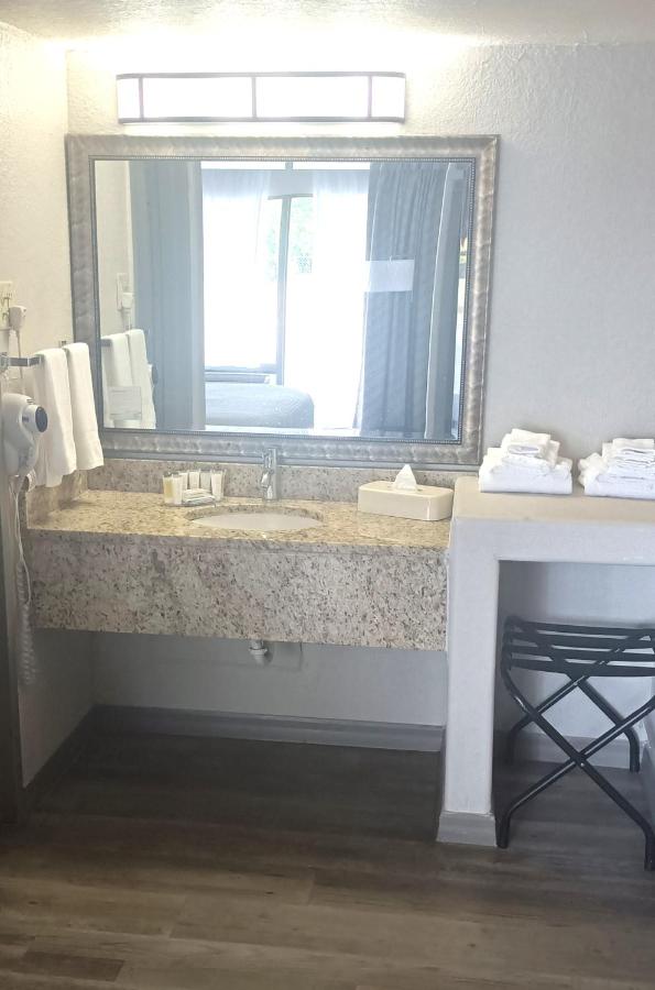Deluxe King Suite at Days Inn by Wyndham Wildwood I-75