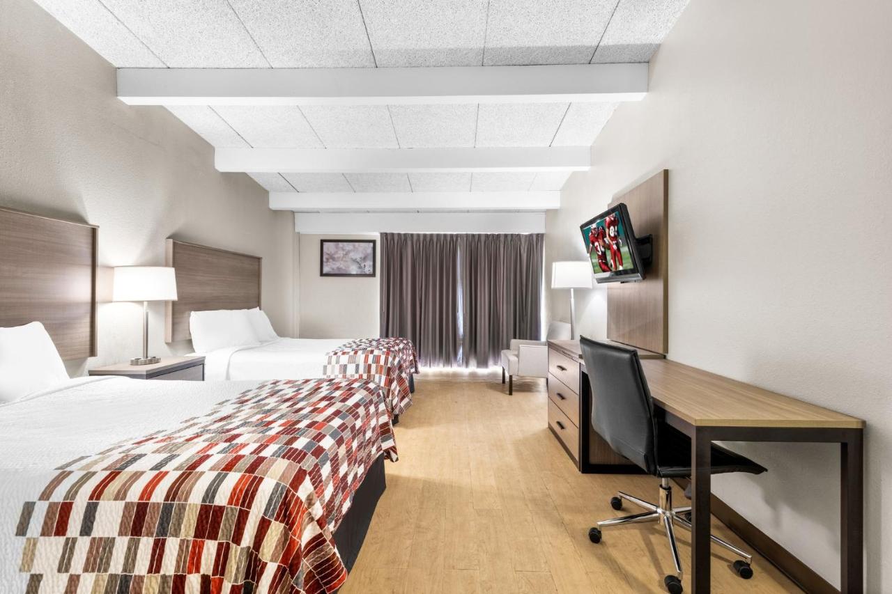 Deluxe Room with Two Double Beds Non-Smoking at Red Roof Inn Niagara Falls