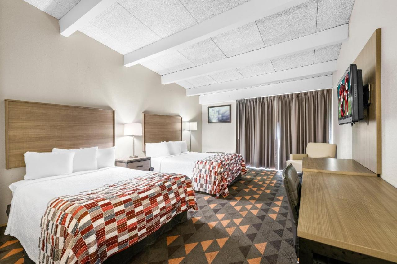 Deluxe Room with Two Double Beds Non-Smoking at Red Roof Inn Niagara Falls