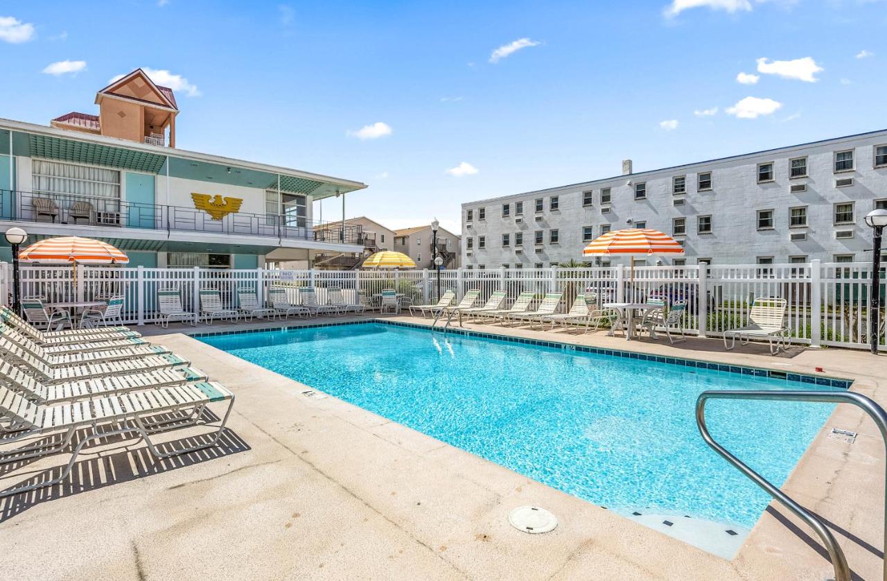 | Eden Roc Motel