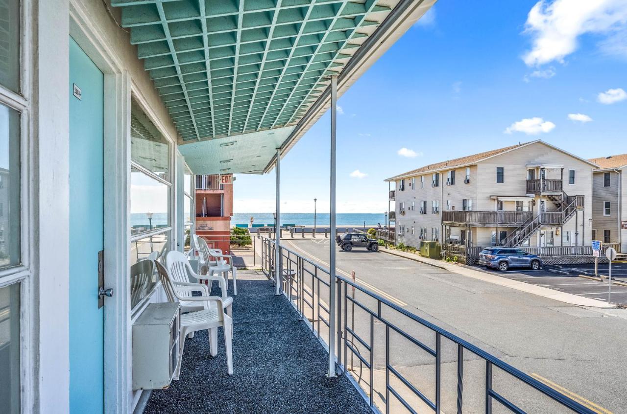 | Eden Roc Motel