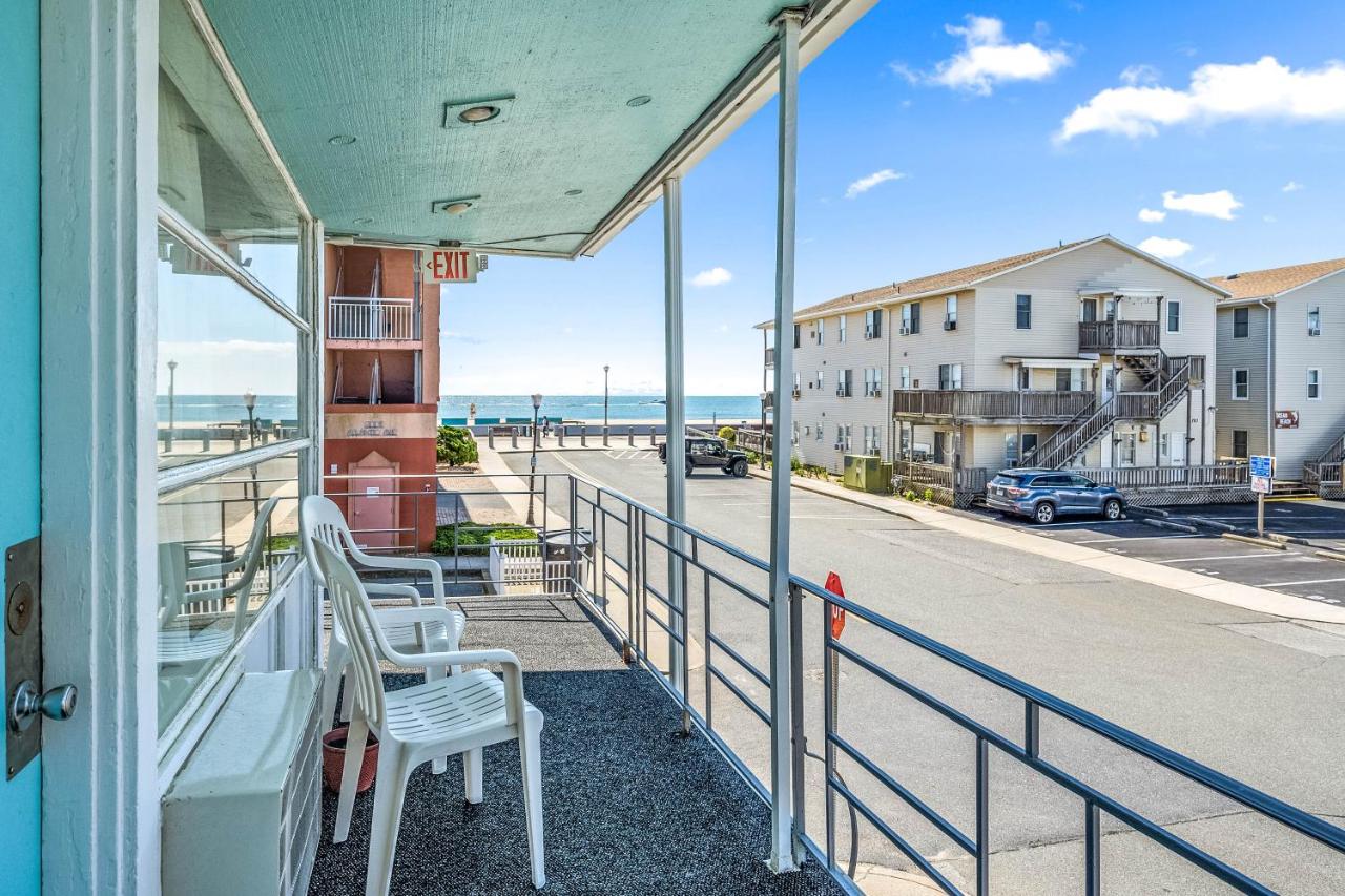 | Eden Roc Motel