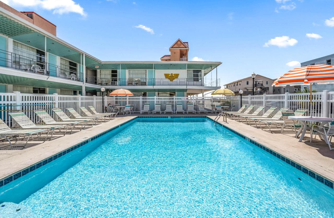 | Eden Roc Motel