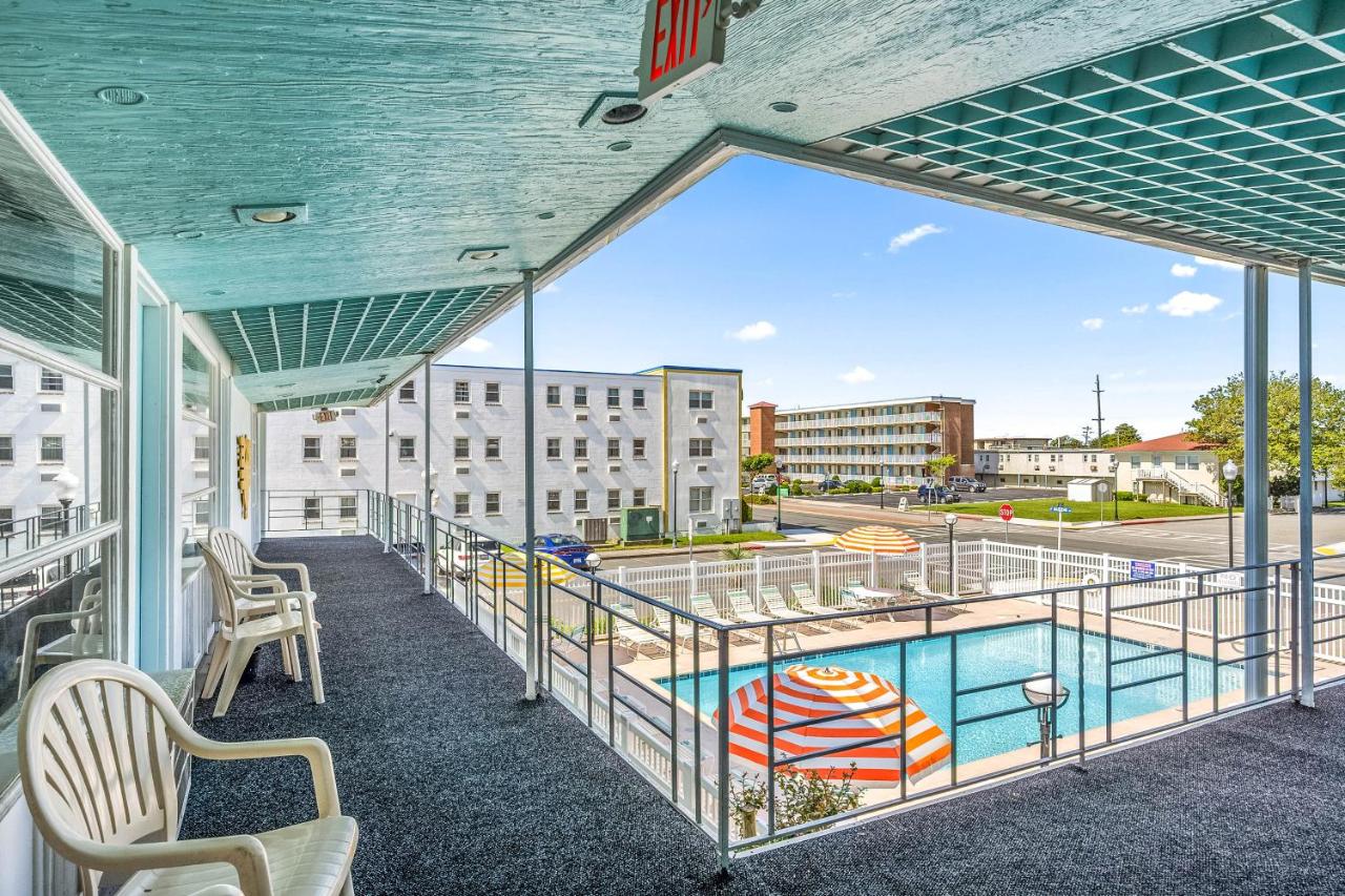 | Eden Roc Motel