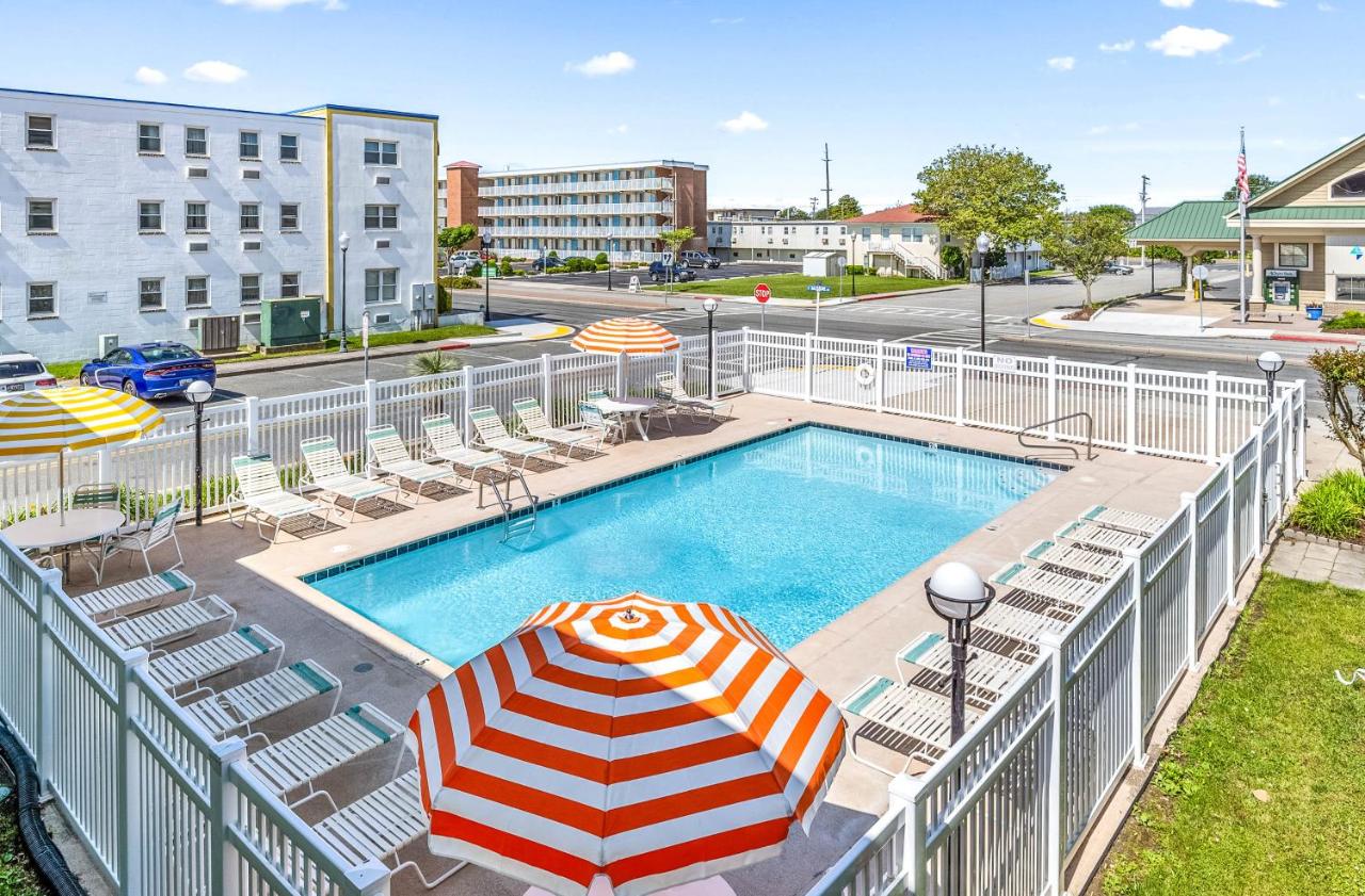 | Eden Roc Motel