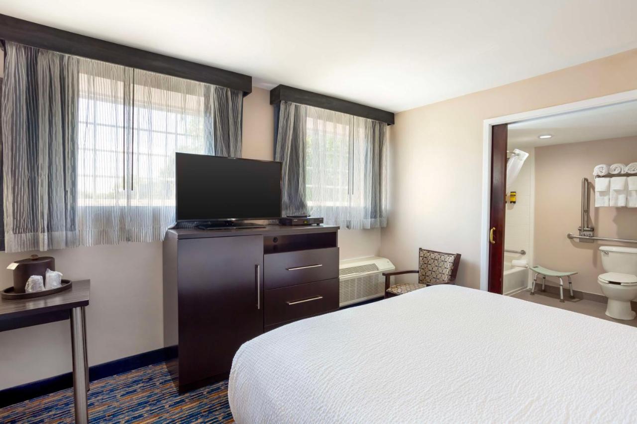 | Best Western Plus Fairfield Hotel