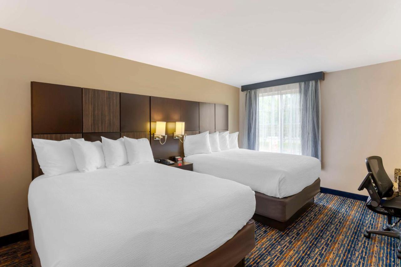 Queen Room with Two Queen Beds - Non-Smoking at Best Western Plus Fairfield Hotel