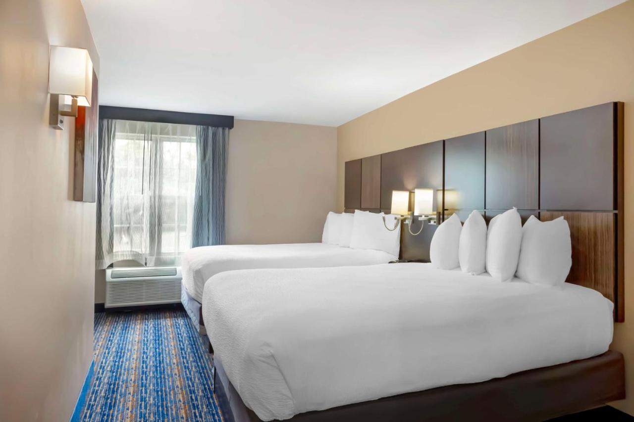 Queen Suite - Non-Smoking at Best Western Plus Fairfield Hotel