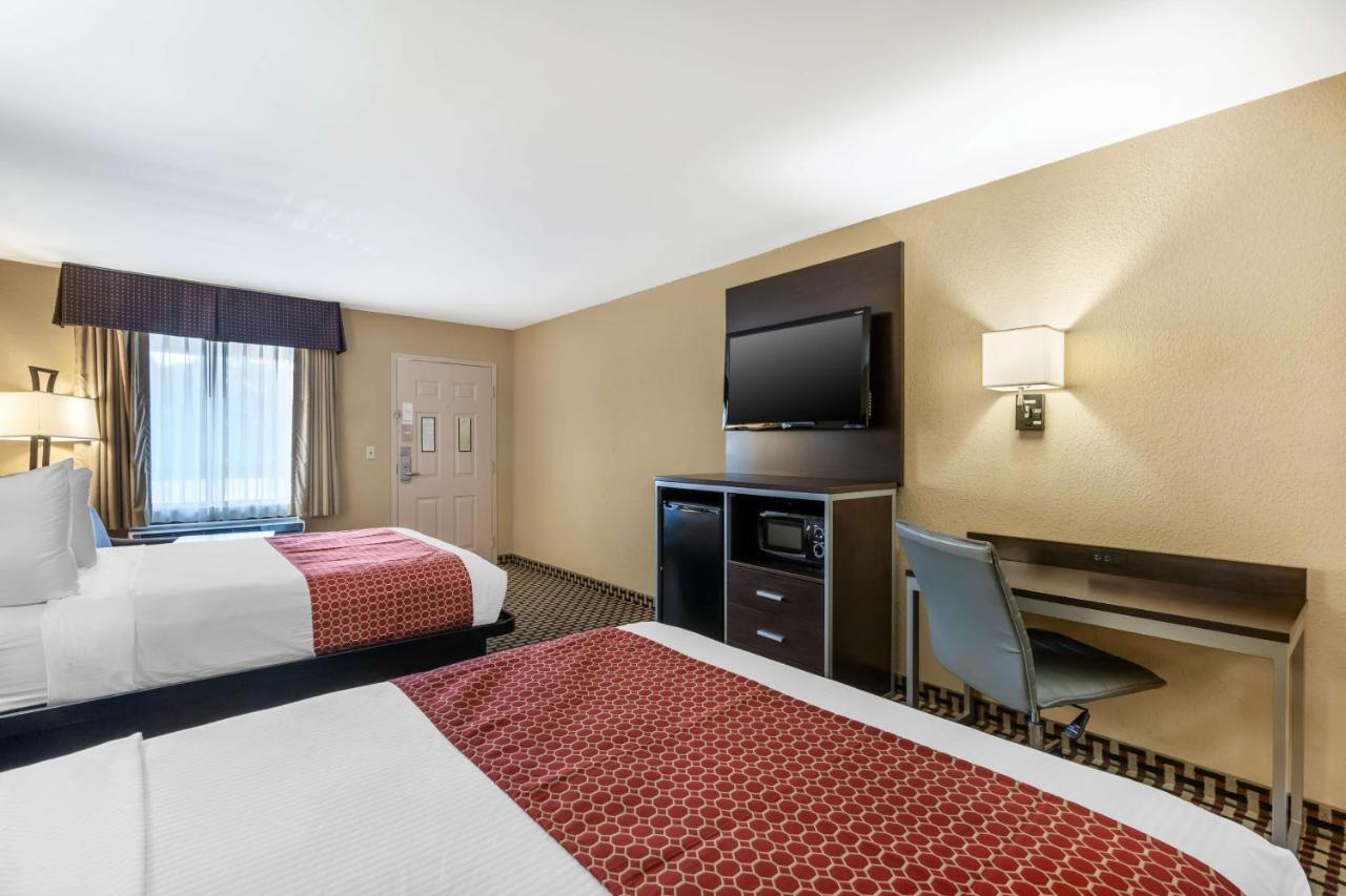 Queen Room with Two Queen Beds - Smoking at Best Western Bradford Inn