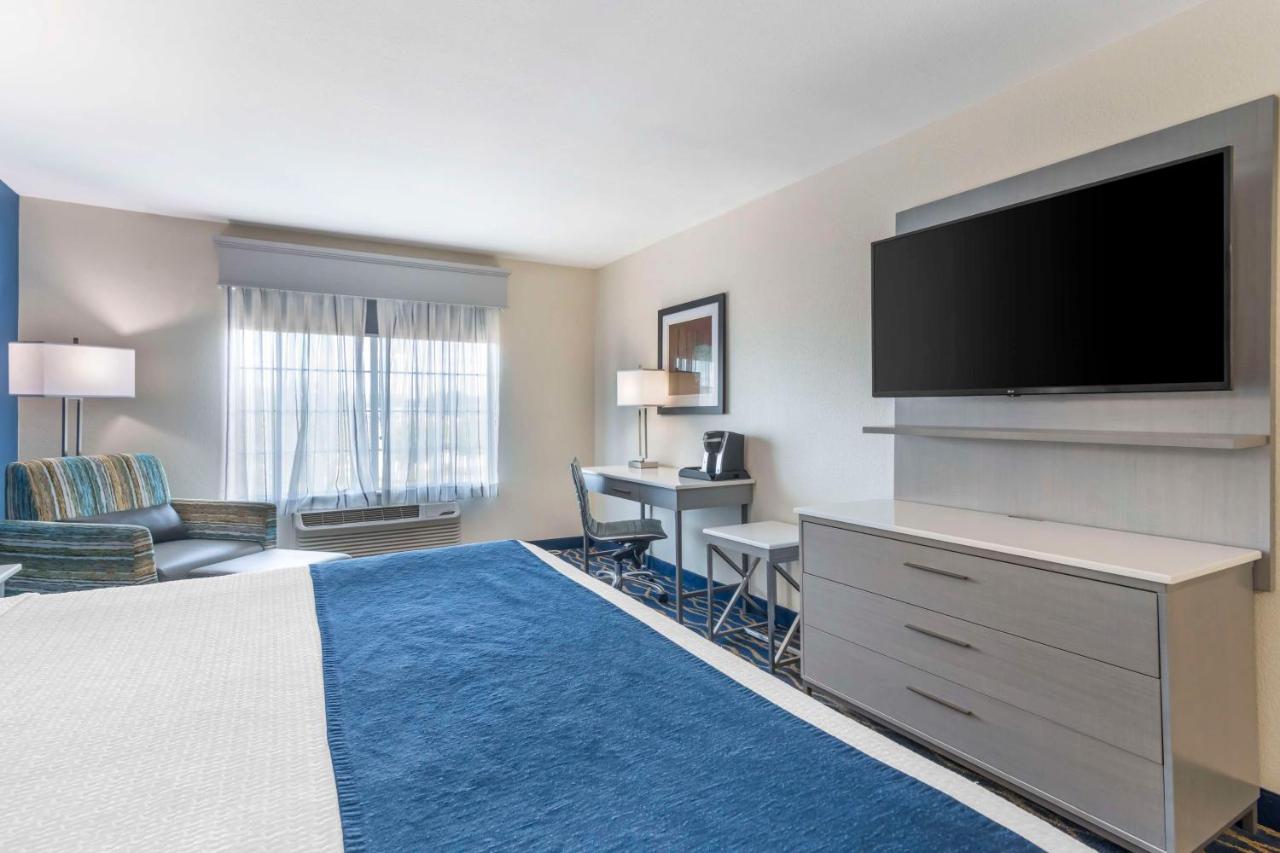 King Suite with Sofa Bed - Non-Smoking at Best Western Plus Lake Lanier/gainesville Hotel & Suites