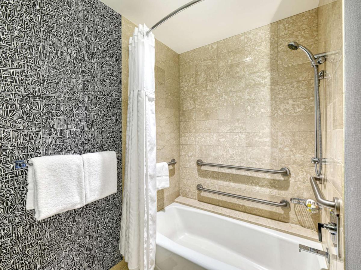Mobility Accessible Deluxe King with Tub at The Royal Sonesta Minneapolis Downtown