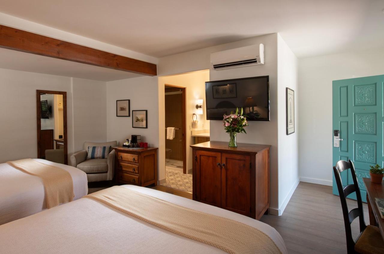 Queen Room at Piñon Court By La Fonda